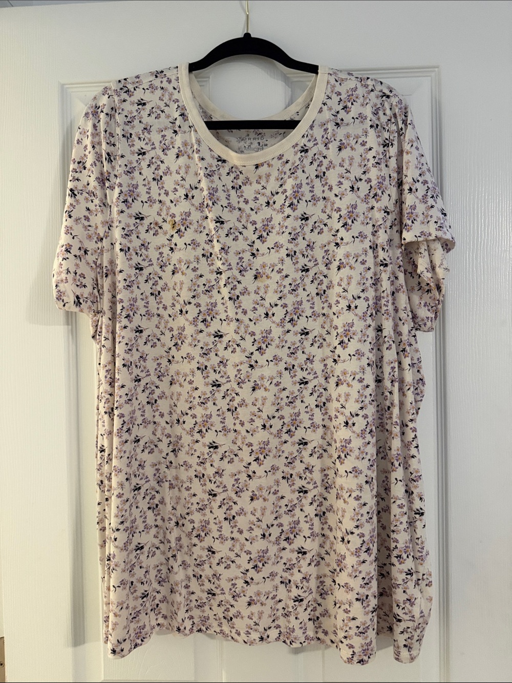 torrid Cream Floral Short Sleeve Tee